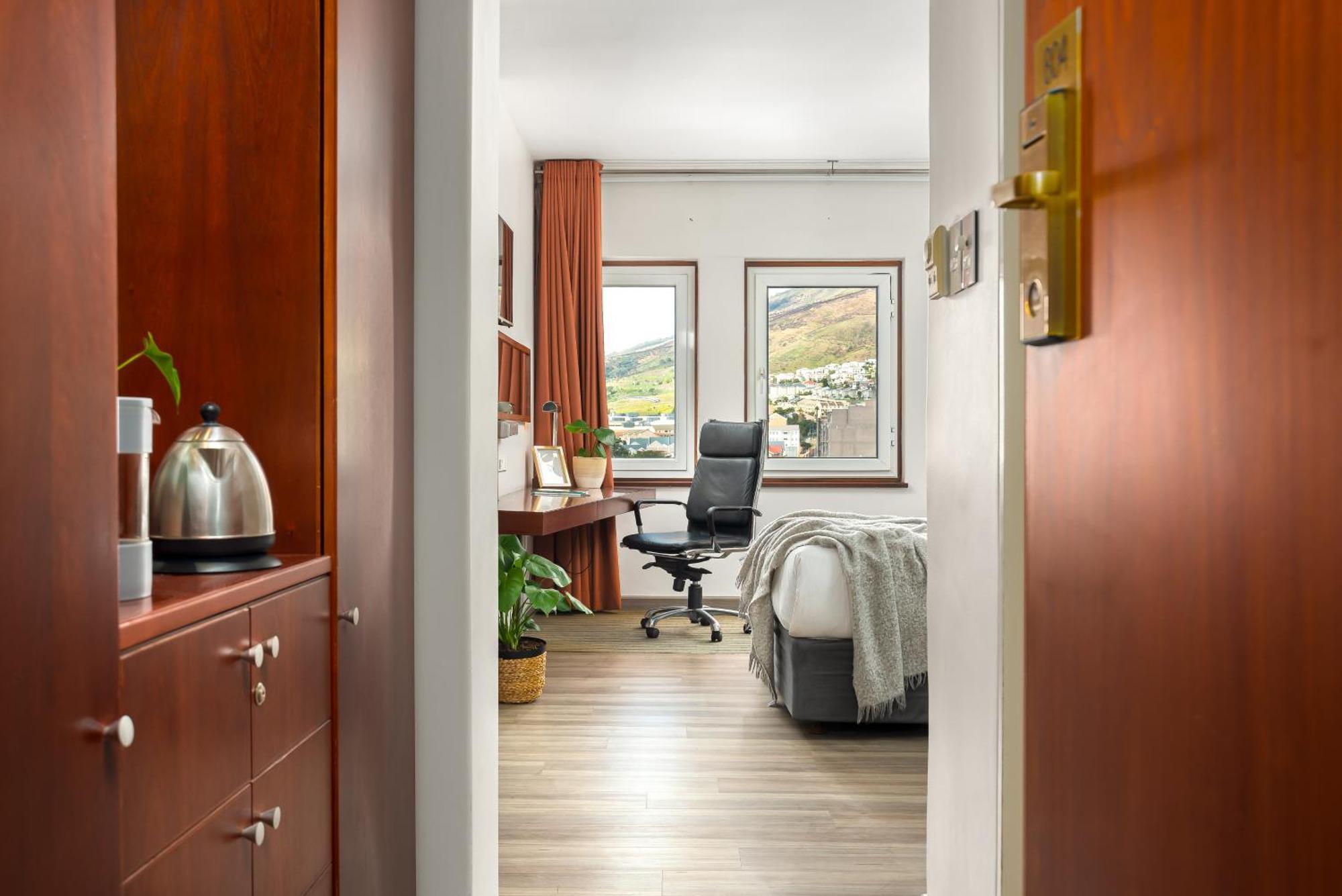 Neighbourgood East City Cape Town Bilik gambar